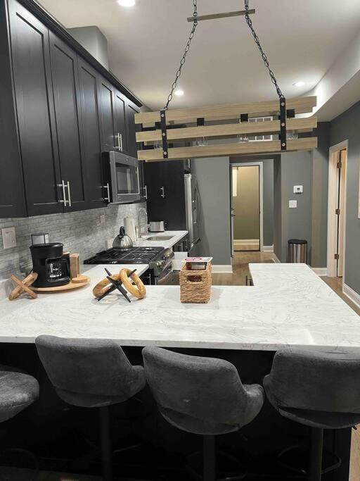Neutral Spiraled Vibes Apartment ชิคาโก ภายนอก รูปภาพ