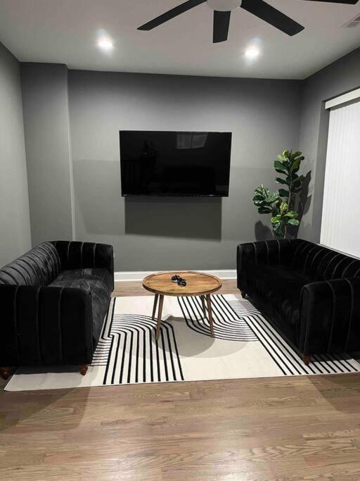 Neutral Spiraled Vibes Apartment ชิคาโก ภายนอก รูปภาพ