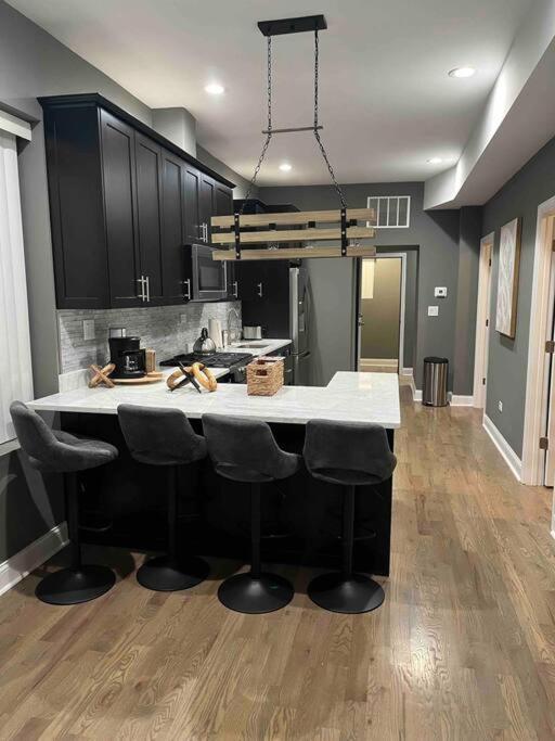 Neutral Spiraled Vibes Apartment ชิคาโก ภายนอก รูปภาพ